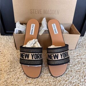 Steve Madden Black and Tan 'New York' Slide Sandals